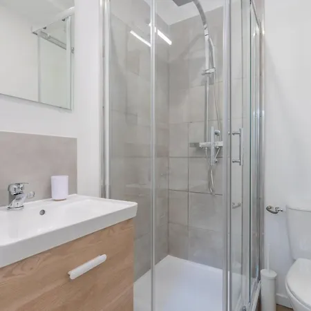 شقة 1 Bedroom Near Tram, Chr + Parking روبيه