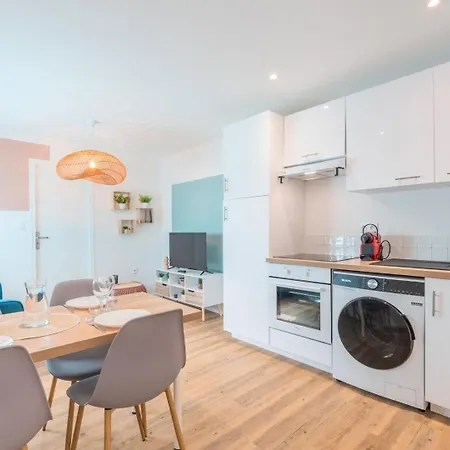 1 Bedroom Near Tram, Chr + Parking * روبيه