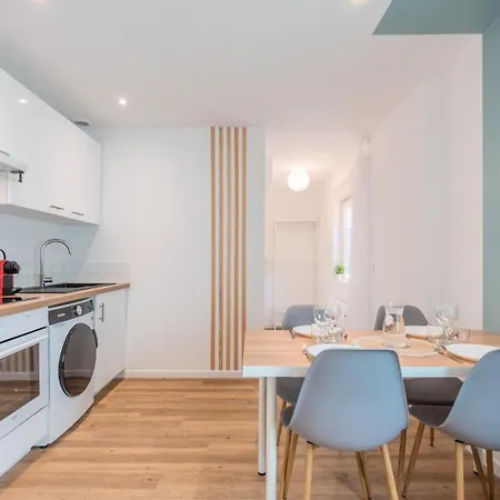 1 Bedroom Near Tram, Chr + Parking شقة روبيه