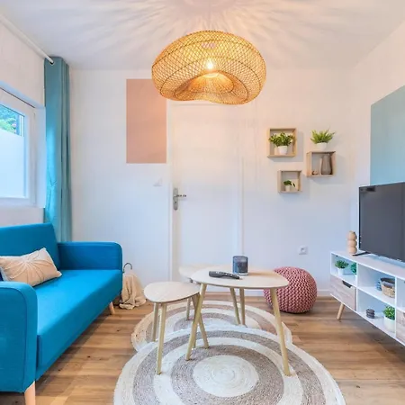 1 Bedroom Near Tram, Chr + Parking