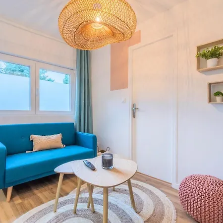 شقة 1 Bedroom Near Tram, Chr + Parking *